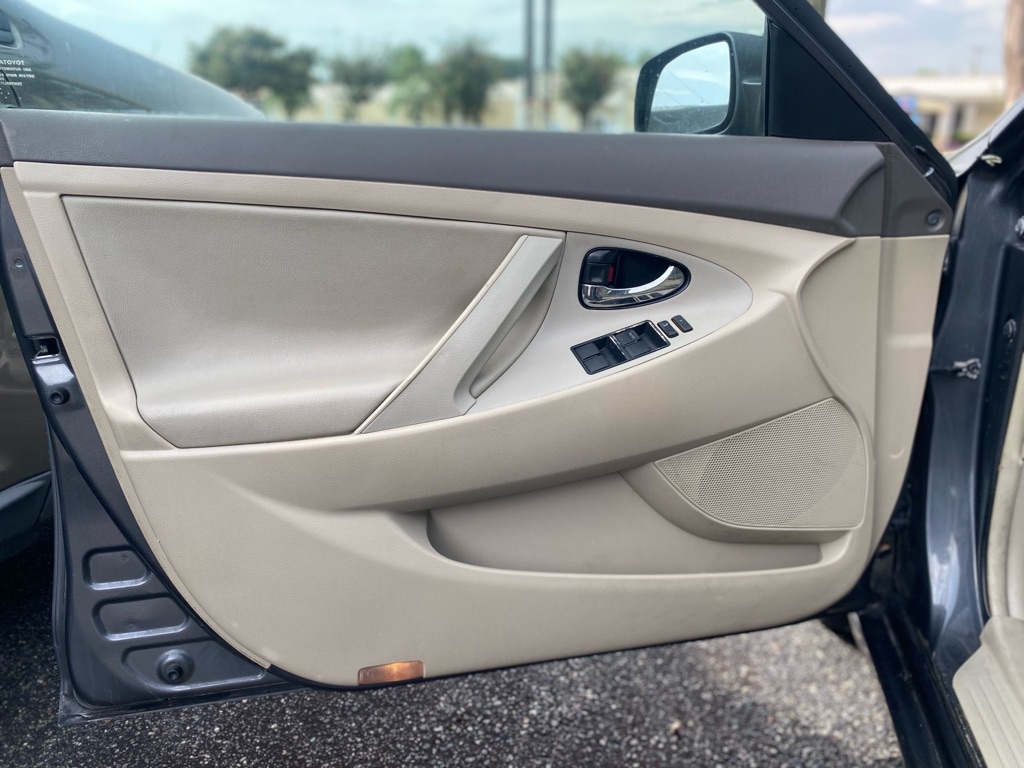 Photo 9 of this TOYOTA CAMRY