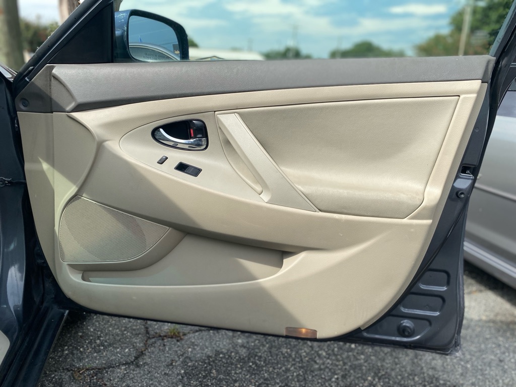 Photo 13 of this TOYOTA CAMRY