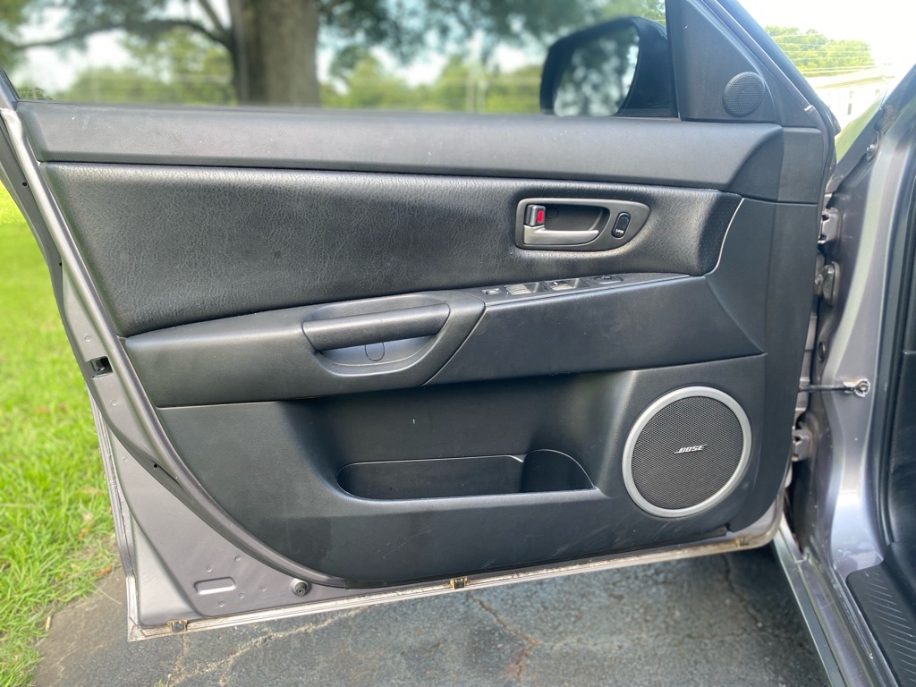 Photo 9 of this MAZDA MAZDA3