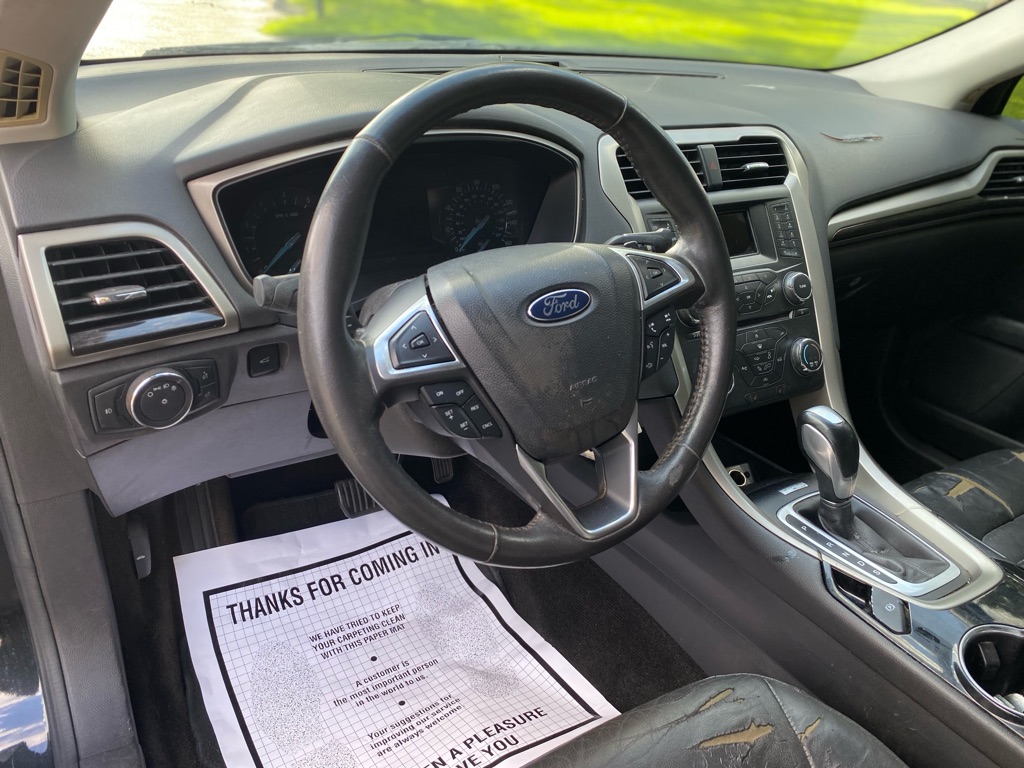 Photo 14 of this FORD FUSION
