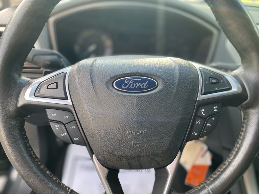 Photo 15 of this FORD FUSION