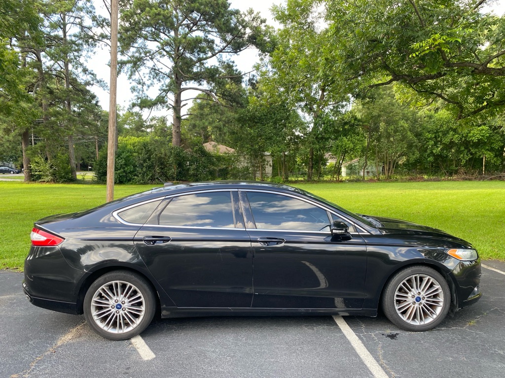Photo 2 of this FORD FUSION