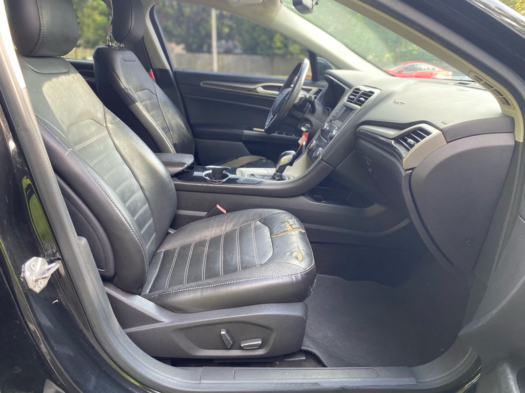 Photo 13 of this FORD FUSION