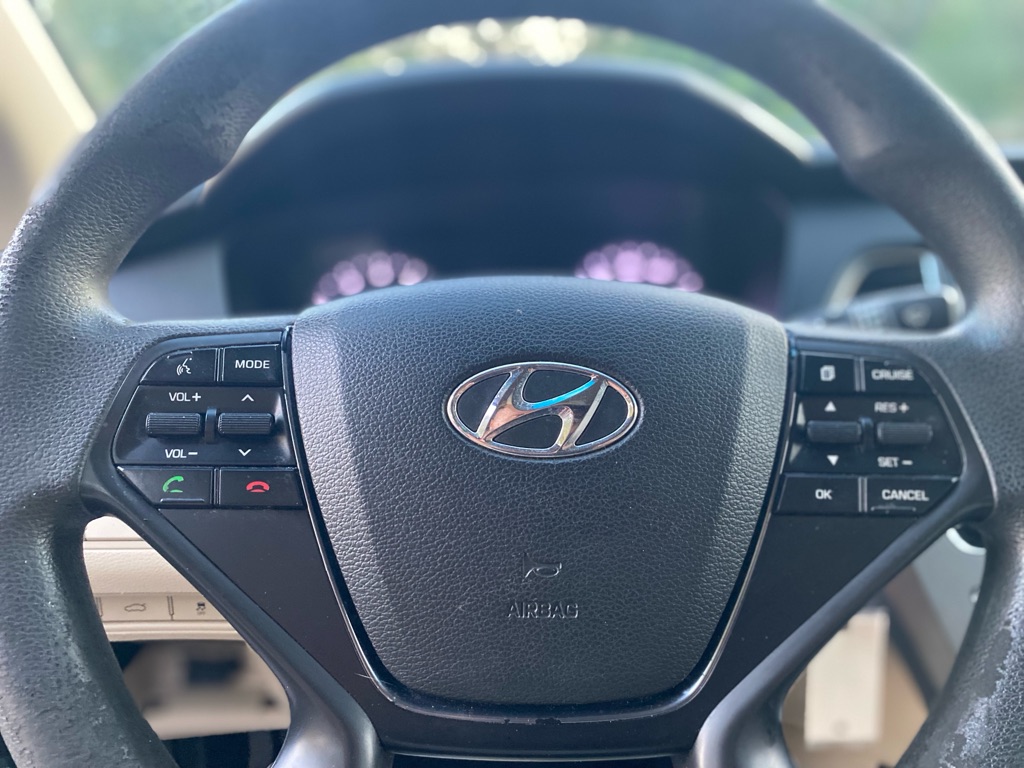 Photo 15 of this HYUNDAI SONATA