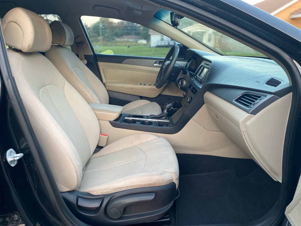 Photo 12 of this HYUNDAI SONATA