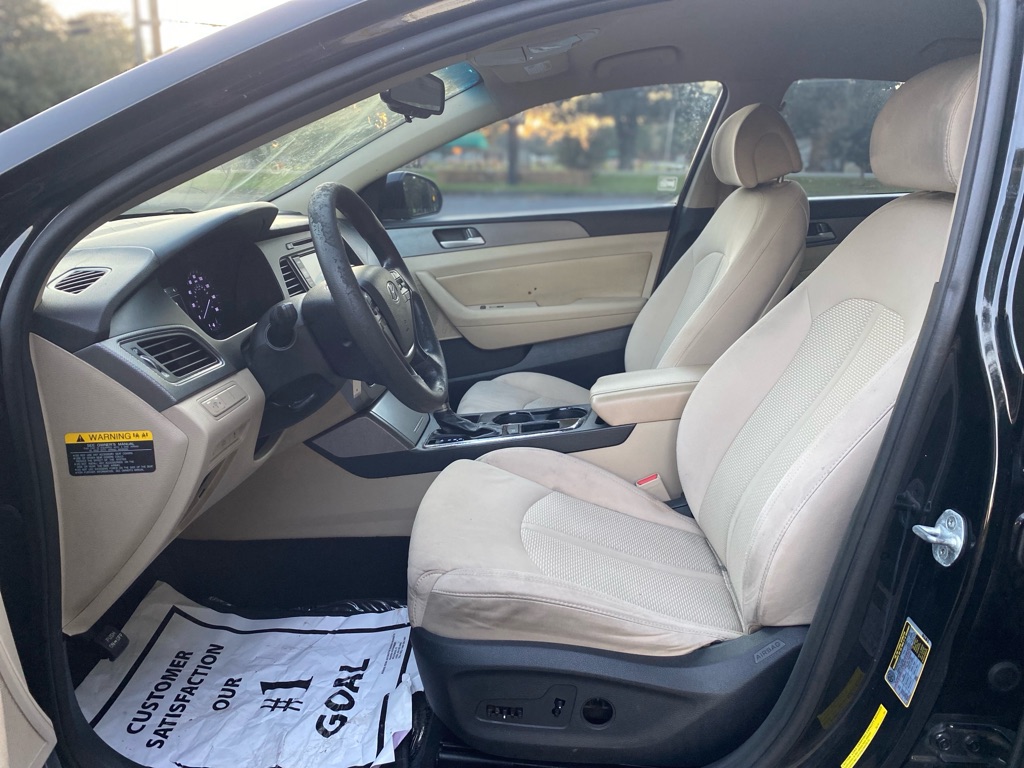 Photo 8 of this HYUNDAI SONATA