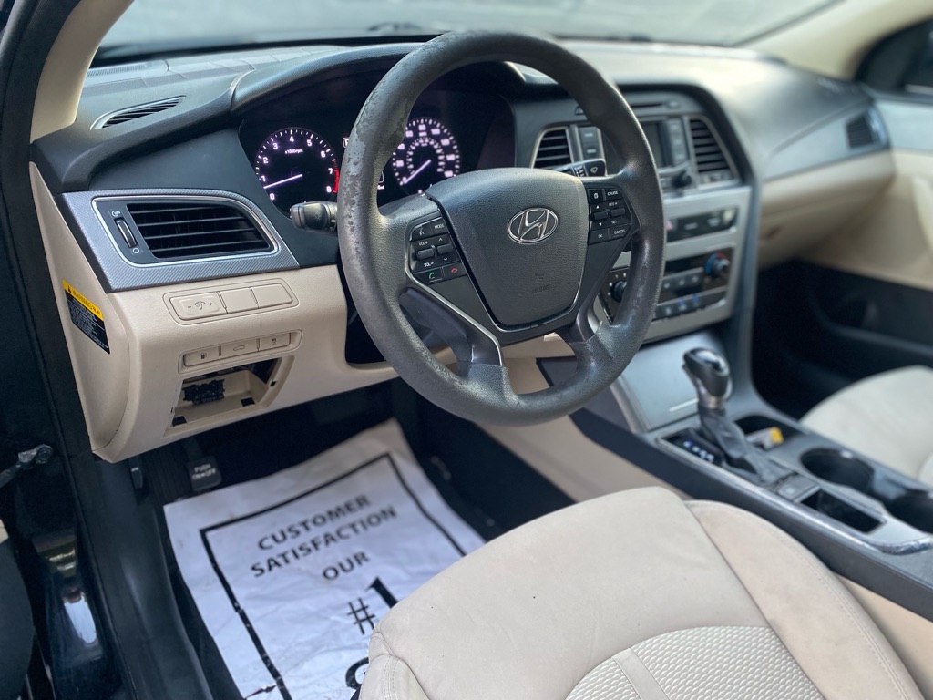 Photo 13 of this HYUNDAI SONATA
