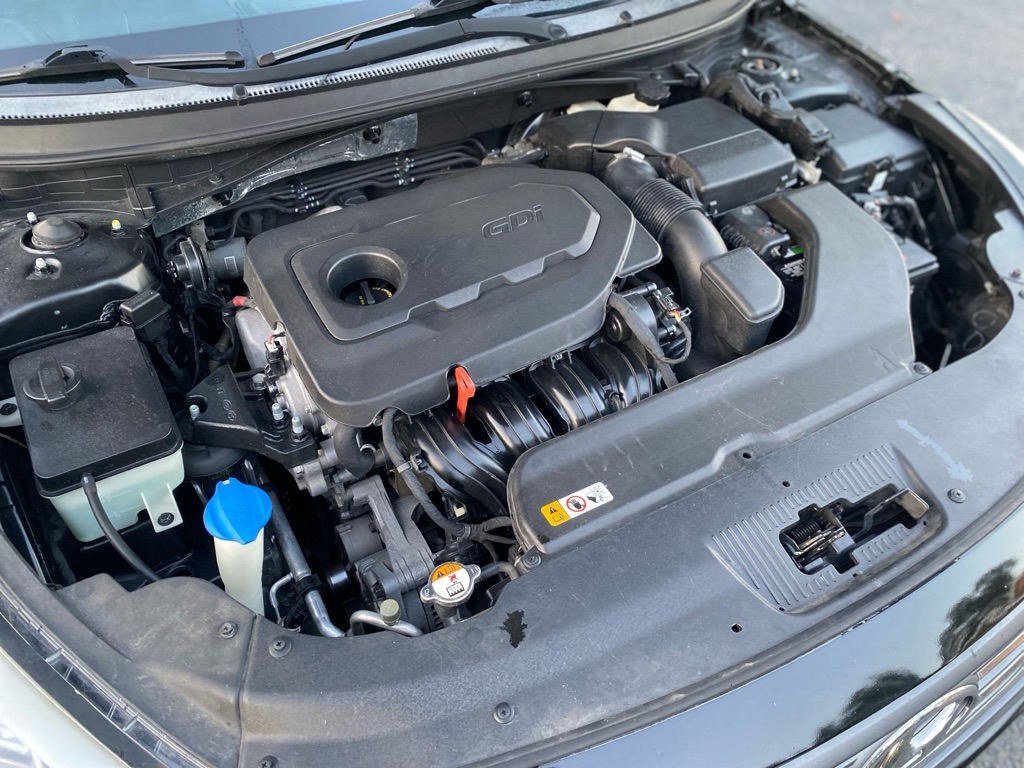 Photo 17 of this HYUNDAI SONATA