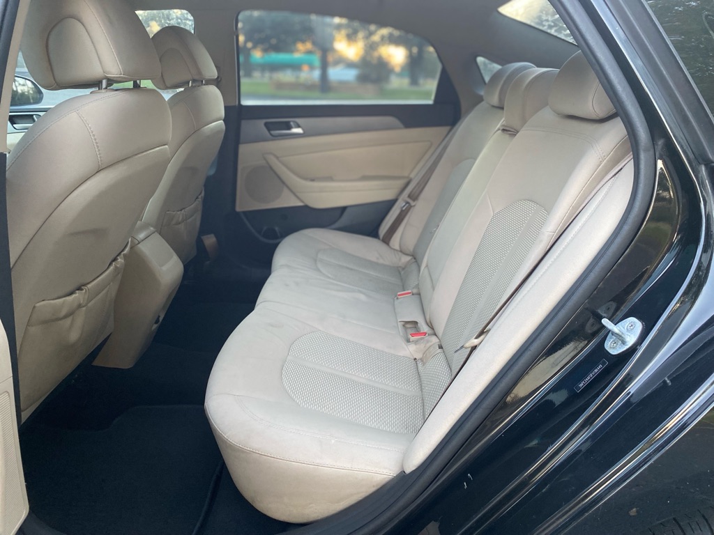 Photo 9 of this HYUNDAI SONATA