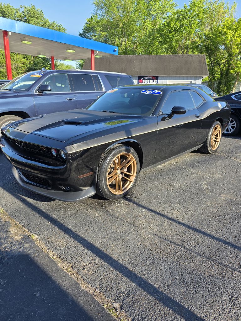 2017 Dodge Challenger R/T's photo