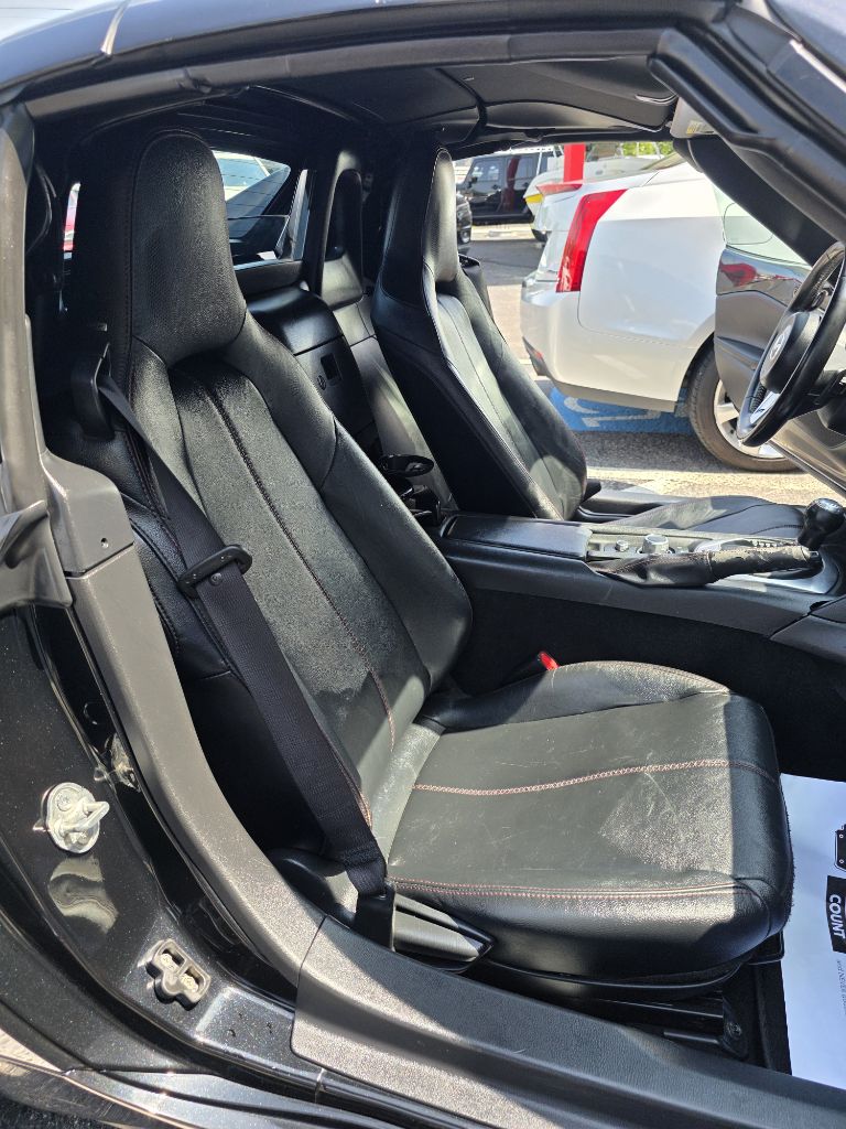 Additional photo of vehicle.