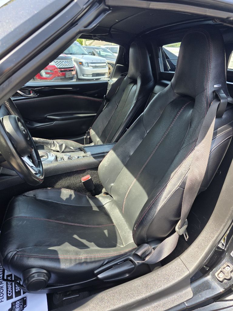 Additional photo of vehicle.