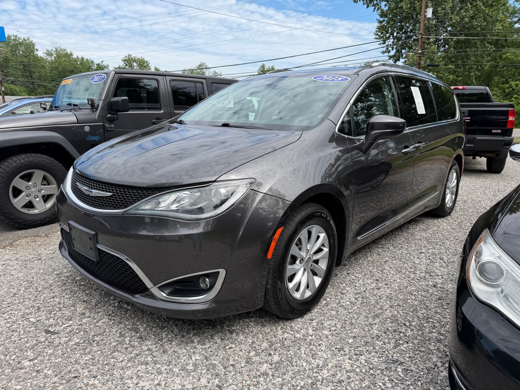 2018 Chrysler Pacifica Touring L's photo