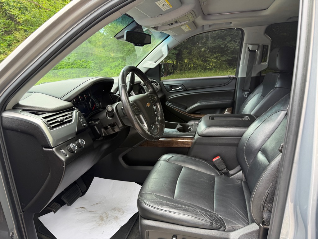 Additional photo of vehicle.