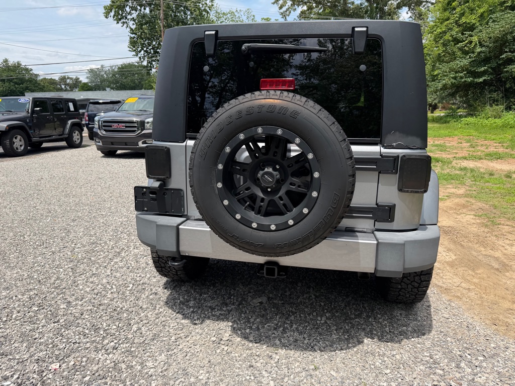 Additional photo of vehicle.