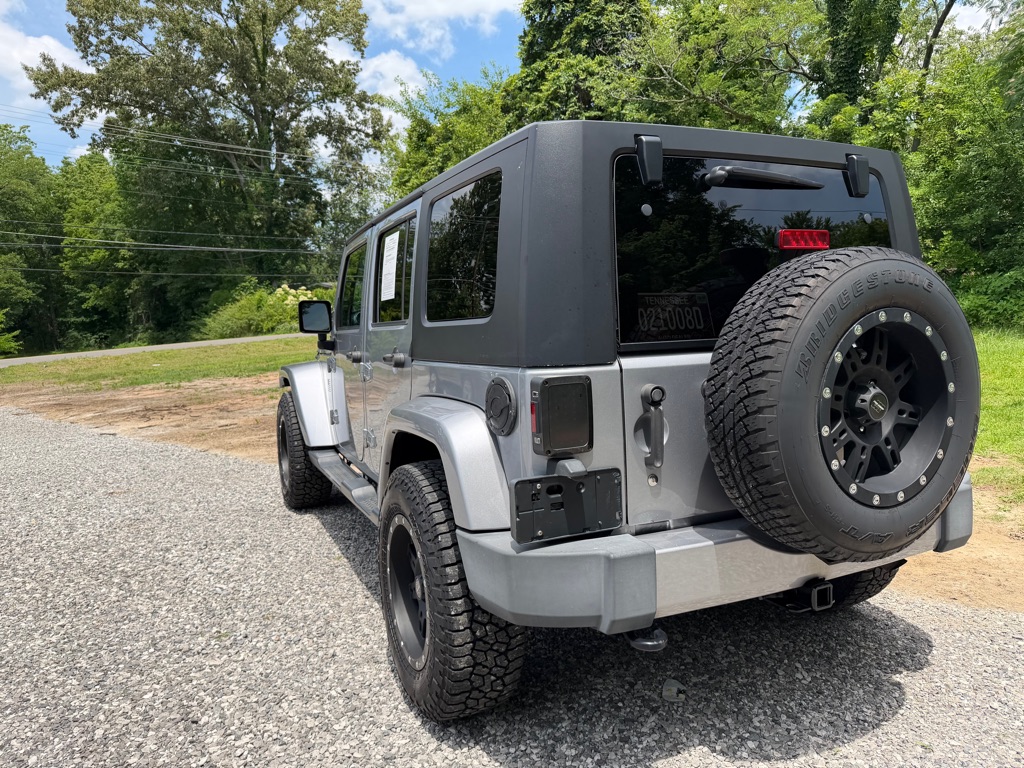 Additional photo of vehicle.