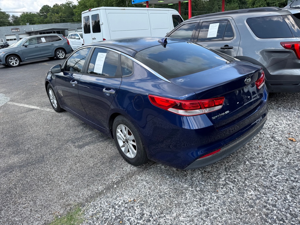 Additional photo of vehicle.