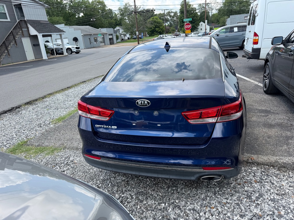 Additional photo of vehicle.