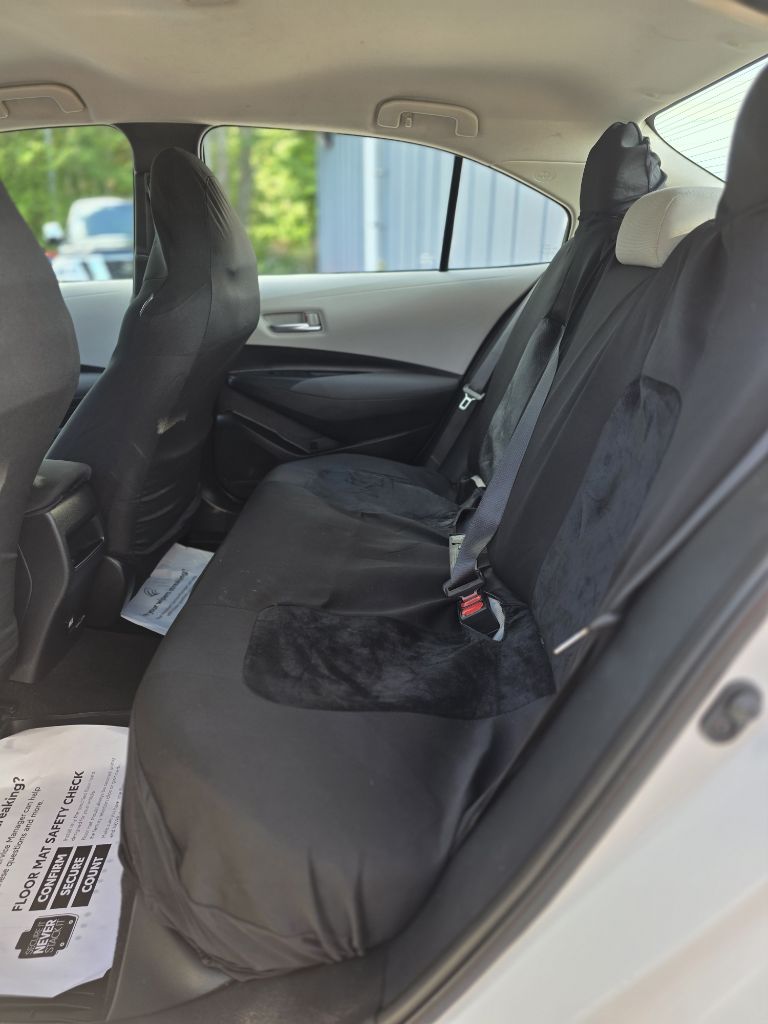 Additional photo of vehicle.