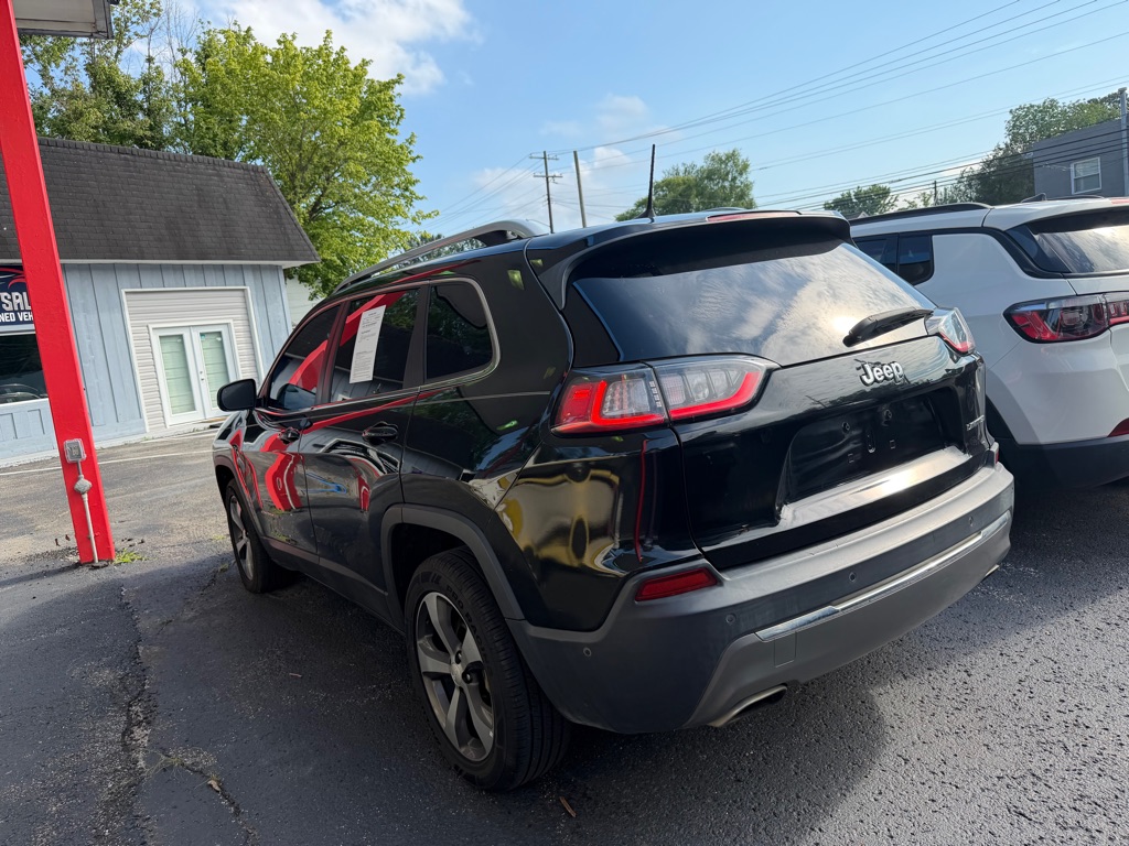 Additional photo of vehicle.