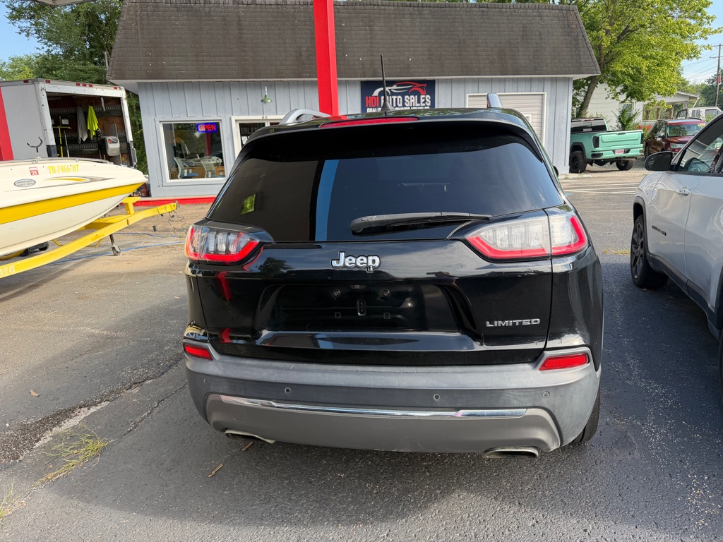 Additional photo of vehicle.