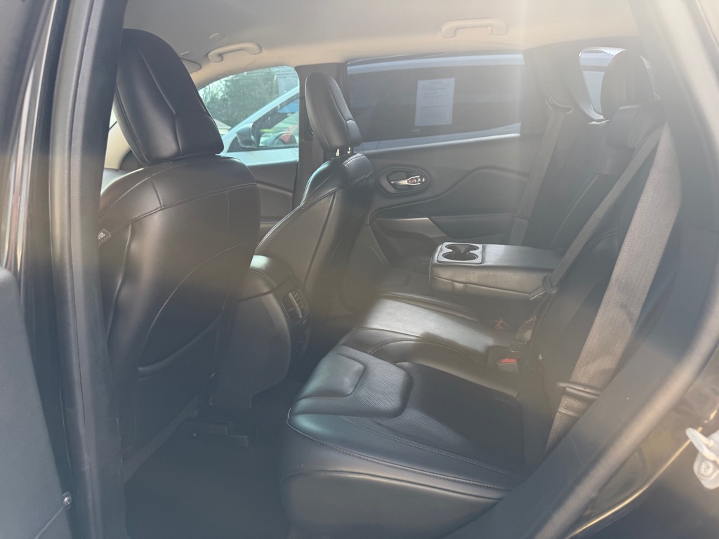 Additional photo of vehicle.