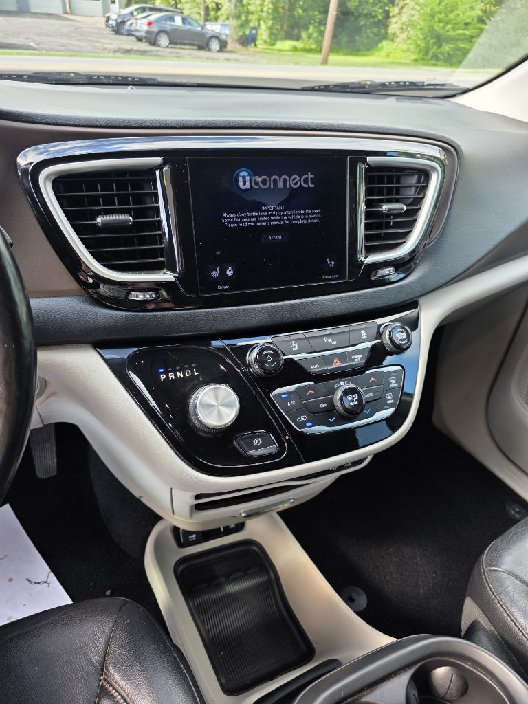 Additional photo of vehicle.