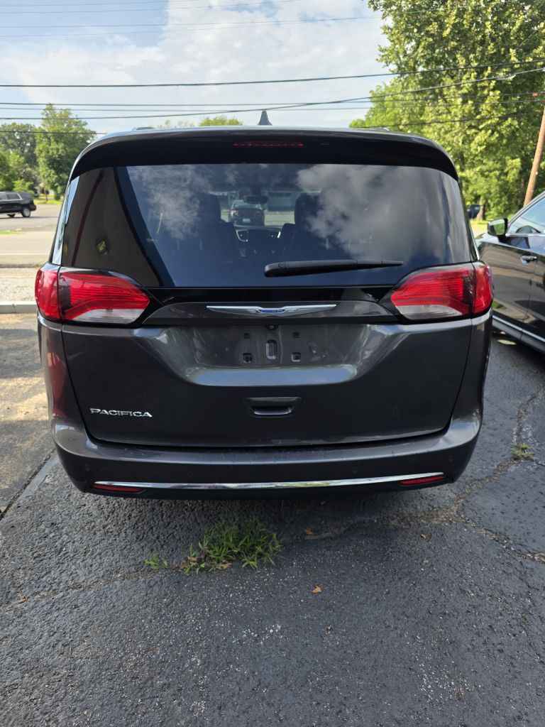 Additional photo of vehicle.