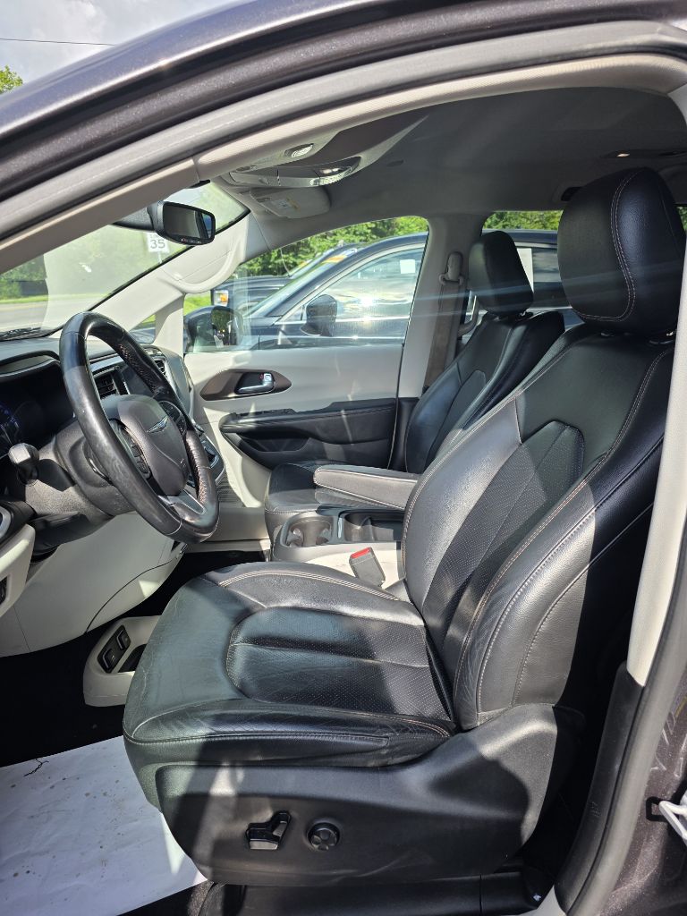 Additional photo of vehicle.