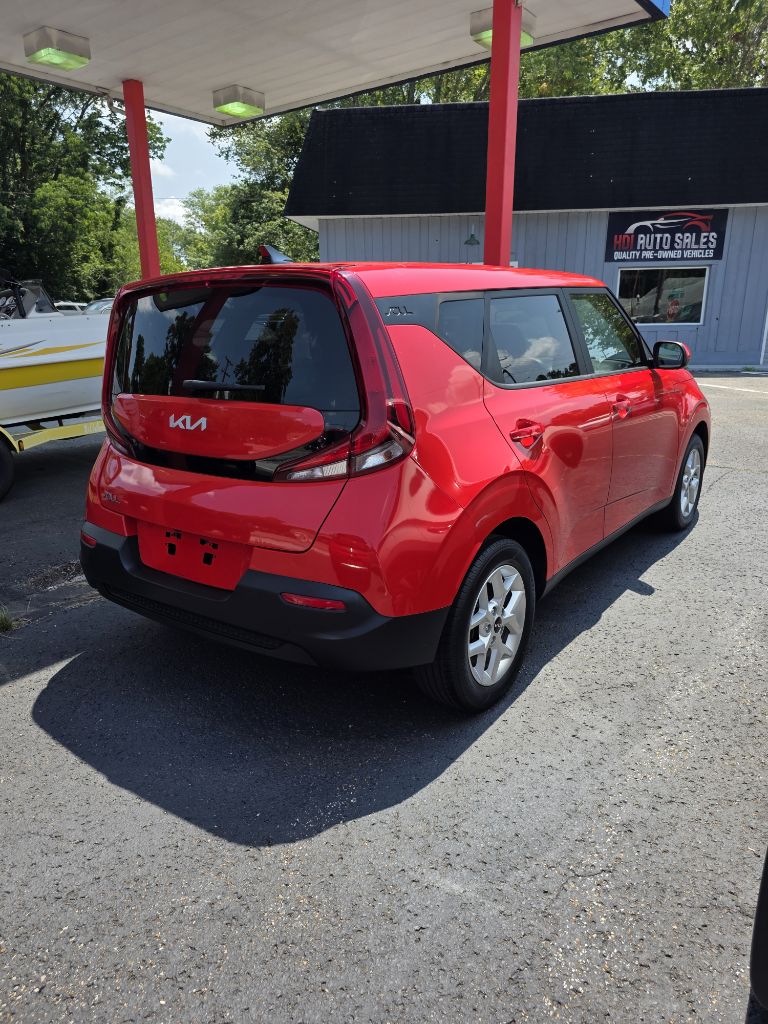 Additional photo of vehicle.