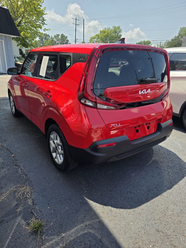 Additional photo of vehicle.