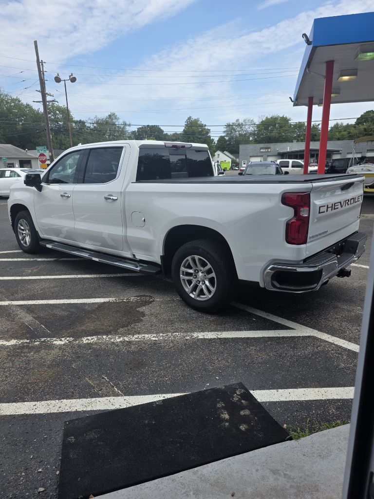 Additional photo of vehicle.