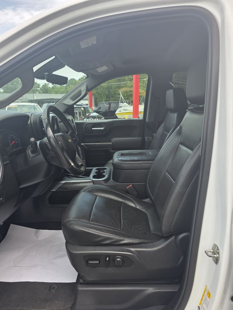 Additional photo of vehicle.