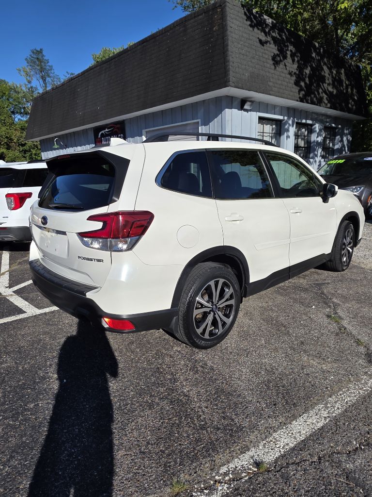 Additional photo of vehicle.