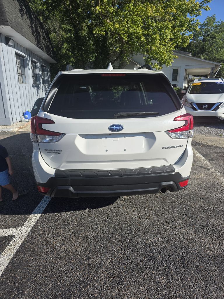 Additional photo of vehicle.
