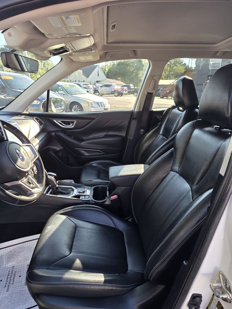 Additional photo of vehicle.