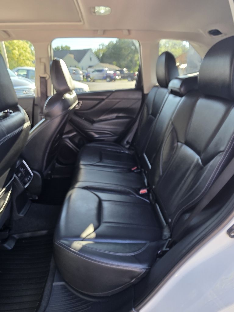 Additional photo of vehicle.