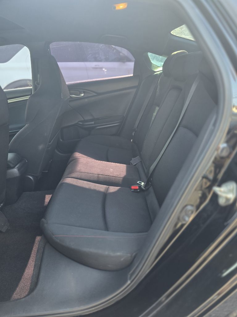 Additional photo of vehicle.