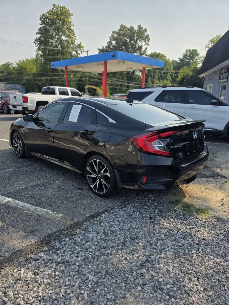 Additional photo of vehicle.