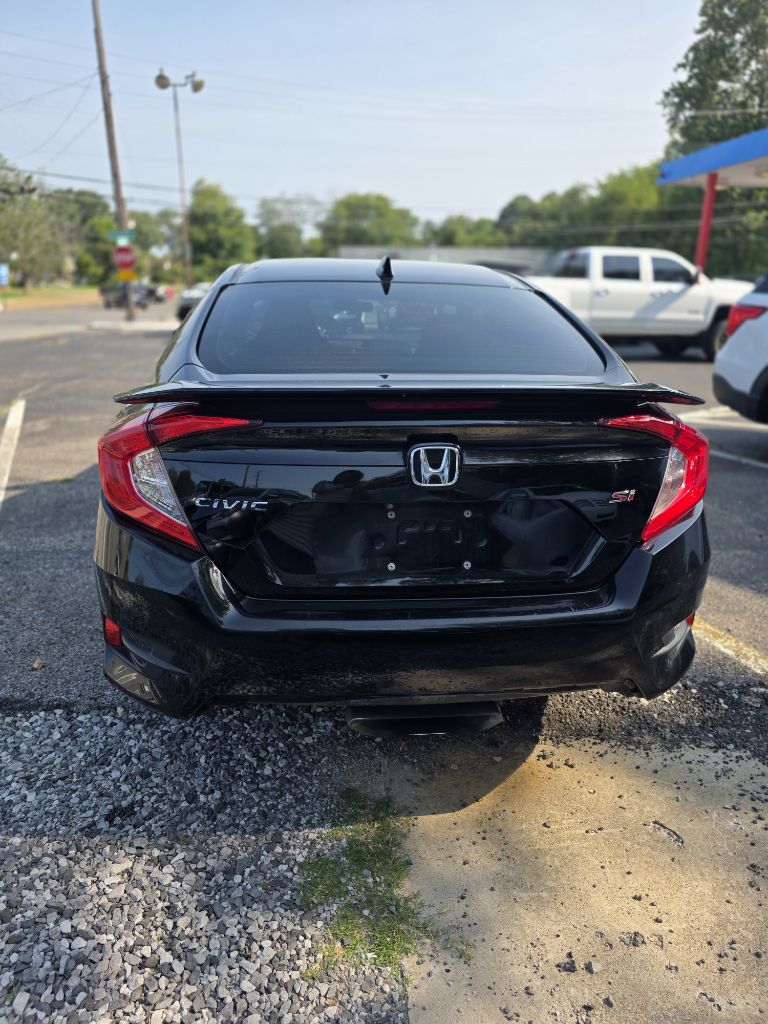 Additional photo of vehicle.