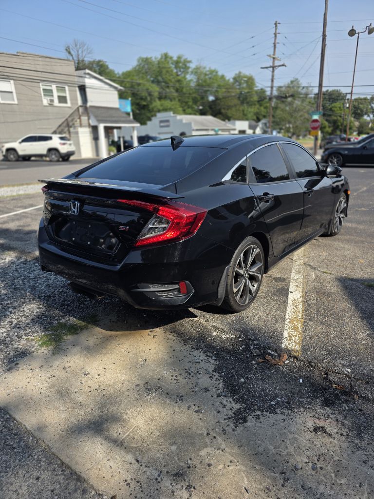 Additional photo of vehicle.