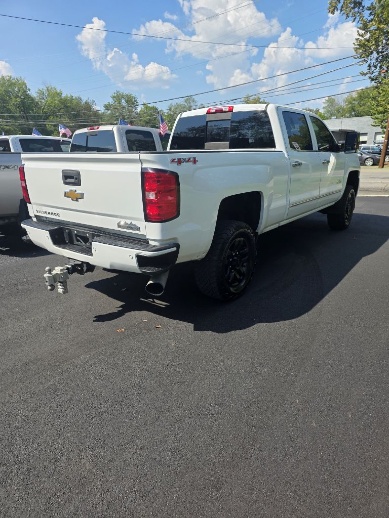 Additional photo of vehicle.