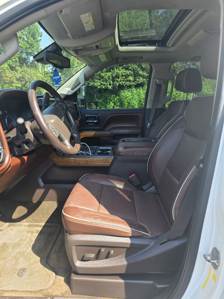 Additional photo of vehicle.