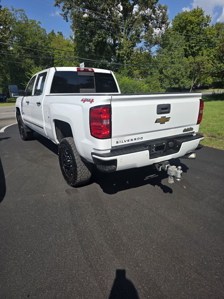 Additional photo of vehicle.