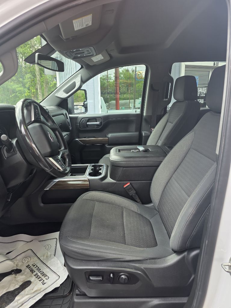 Additional photo of vehicle.