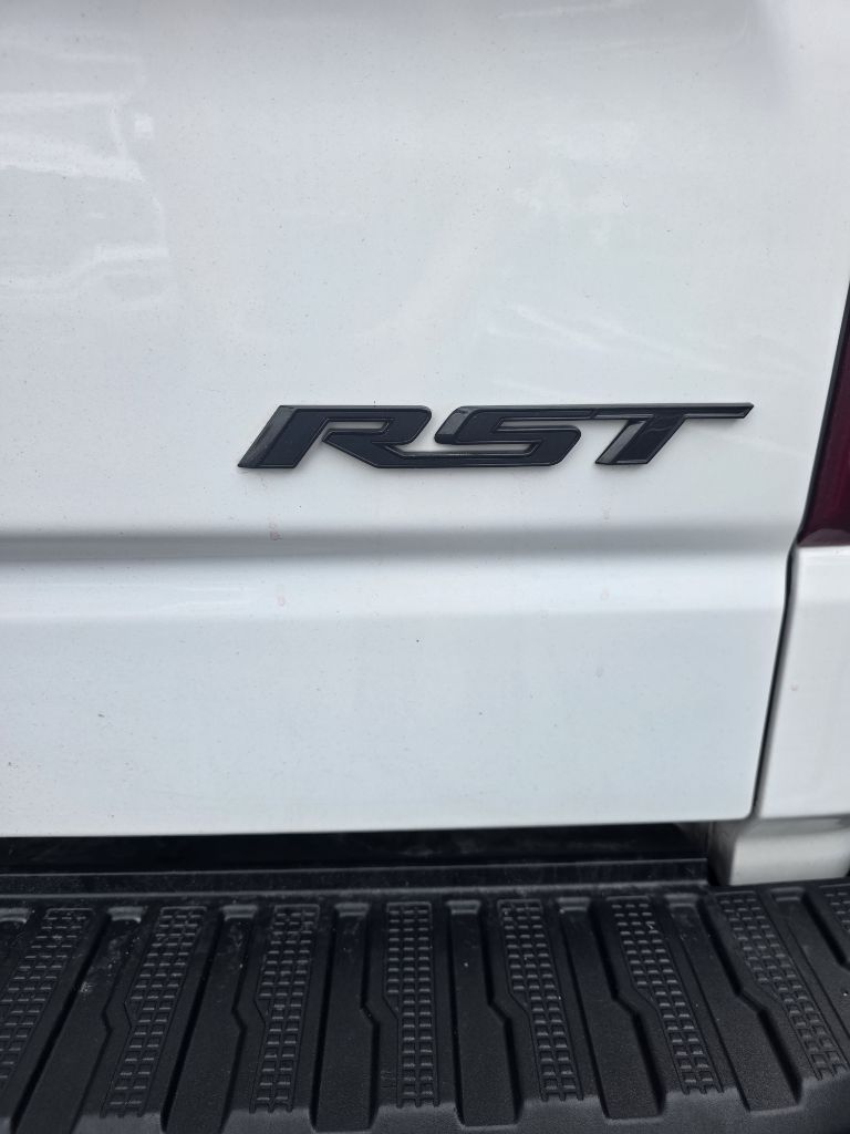 Additional photo of vehicle.