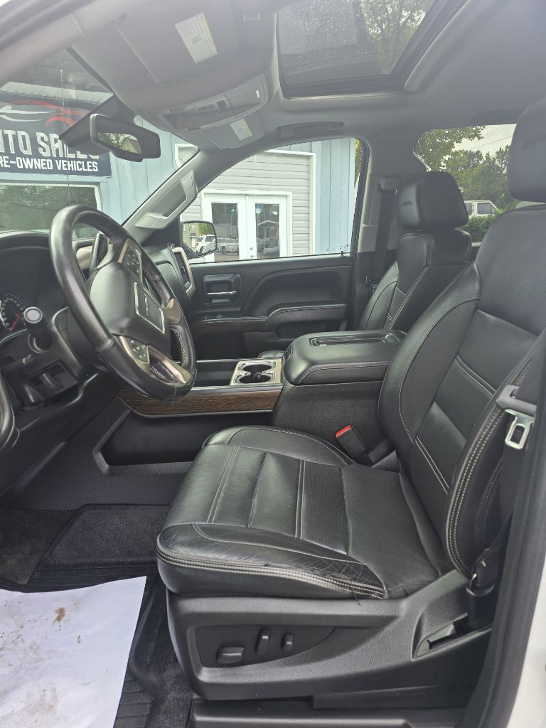 Additional photo of vehicle.