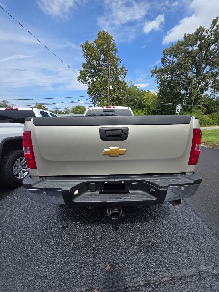 Additional photo of vehicle.