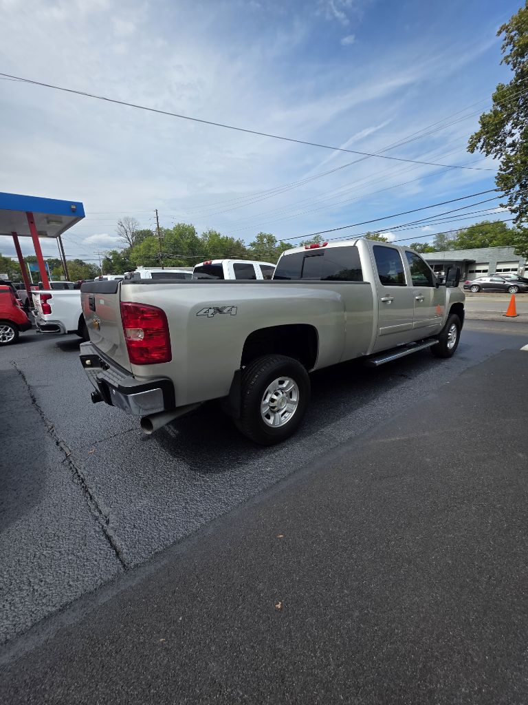 Additional photo of vehicle.