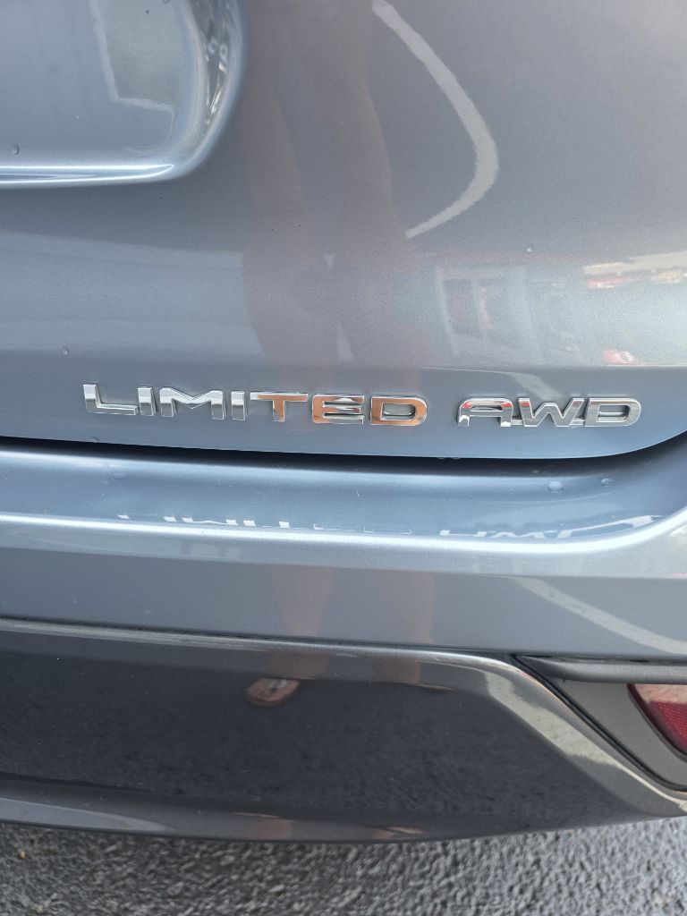 Additional photo of vehicle.